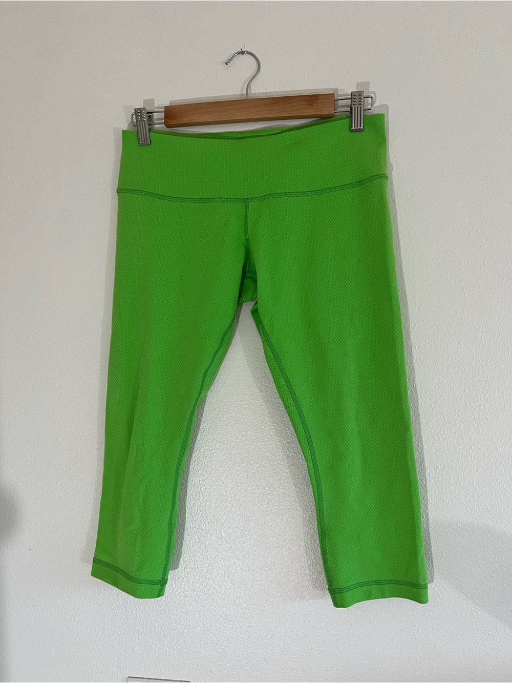 lululemon athletica Bright Green Capri Leggings